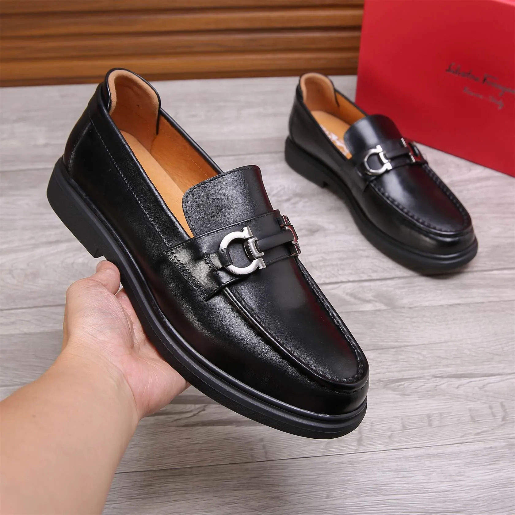 Men's shoes 💰460 🕷🕷🐂【Ferragamo】Ferragamo Popular fashionable casual shoes🇨🇳Official website counter 1:1 production, original mold opening💯Good quality visible, imported high-end first-layer waxed calfskin, water-dyed🐂leather lining🌿very clear texture, high-quality waterproof, non-slip and wear-resistant outsole🎋high quality and low price, truly handmade🍓Black optional! Code number 38-44 (45-46 customized)......